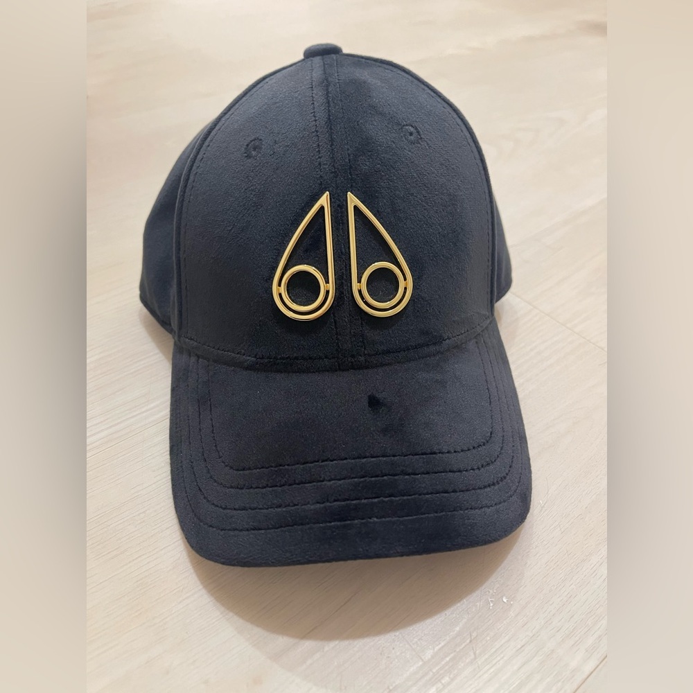 Velvet black moose knuckle cap